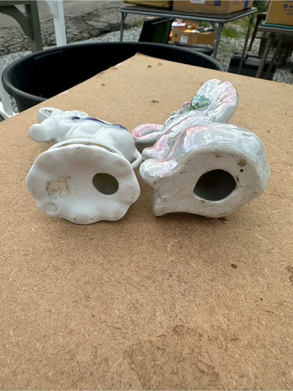 Pair of vintage ceramic elephant trinkets, trunks up - Picture 3 of 3
